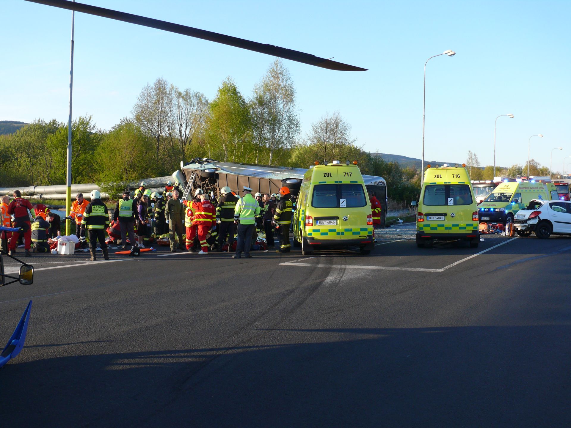 Dopravní nehoda autobusu Prunéřov (3).JPG