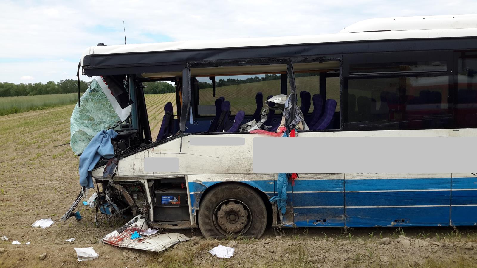 Dopravní nehoda bus a 2 dodávky - 5. 6. 2017 (5).jpg