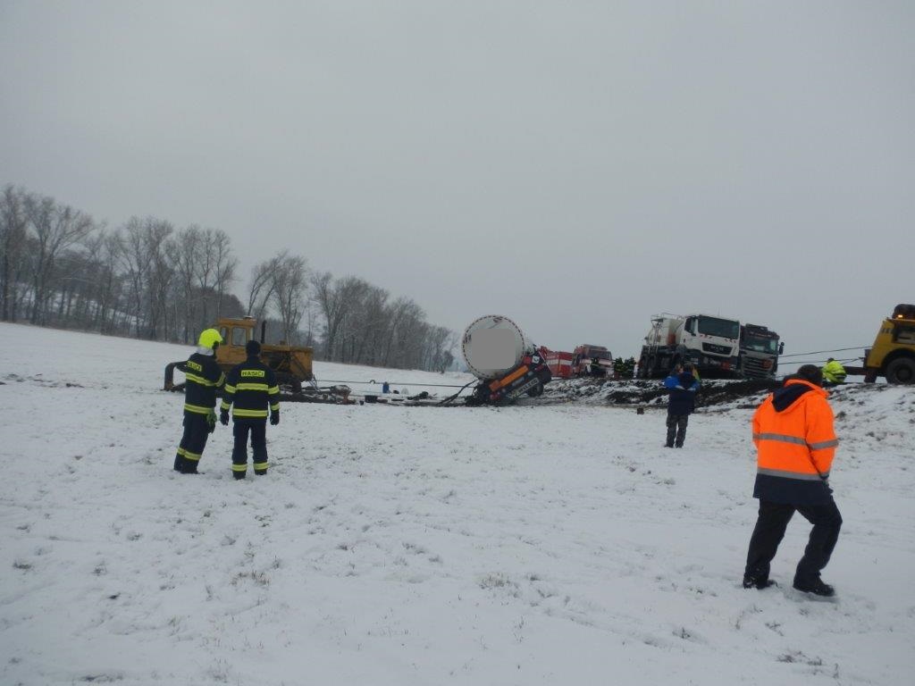 Dopravní nehoda cisterny, Podeřiště - 17. 2. 2018 (4).jpg