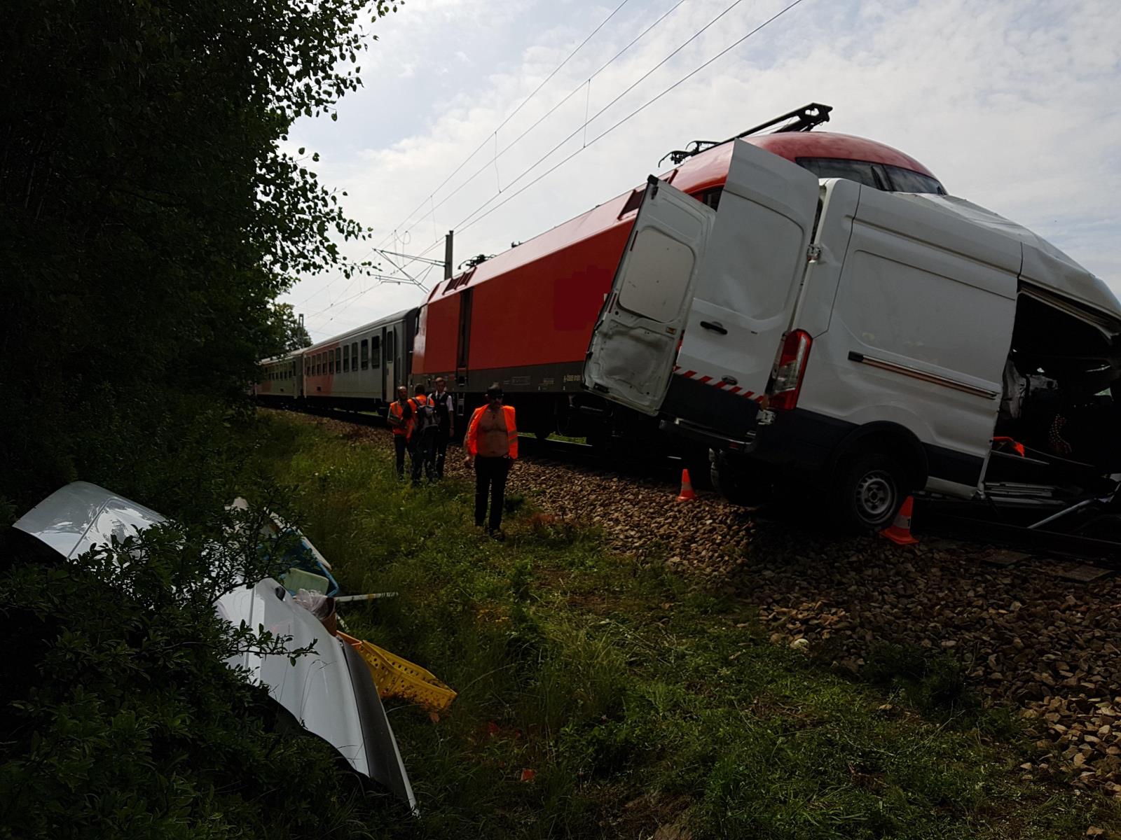 Dopravní nehoda dodávka a rychlík, Kamenný Újezd - 16. 7. 2018 (5).jpg