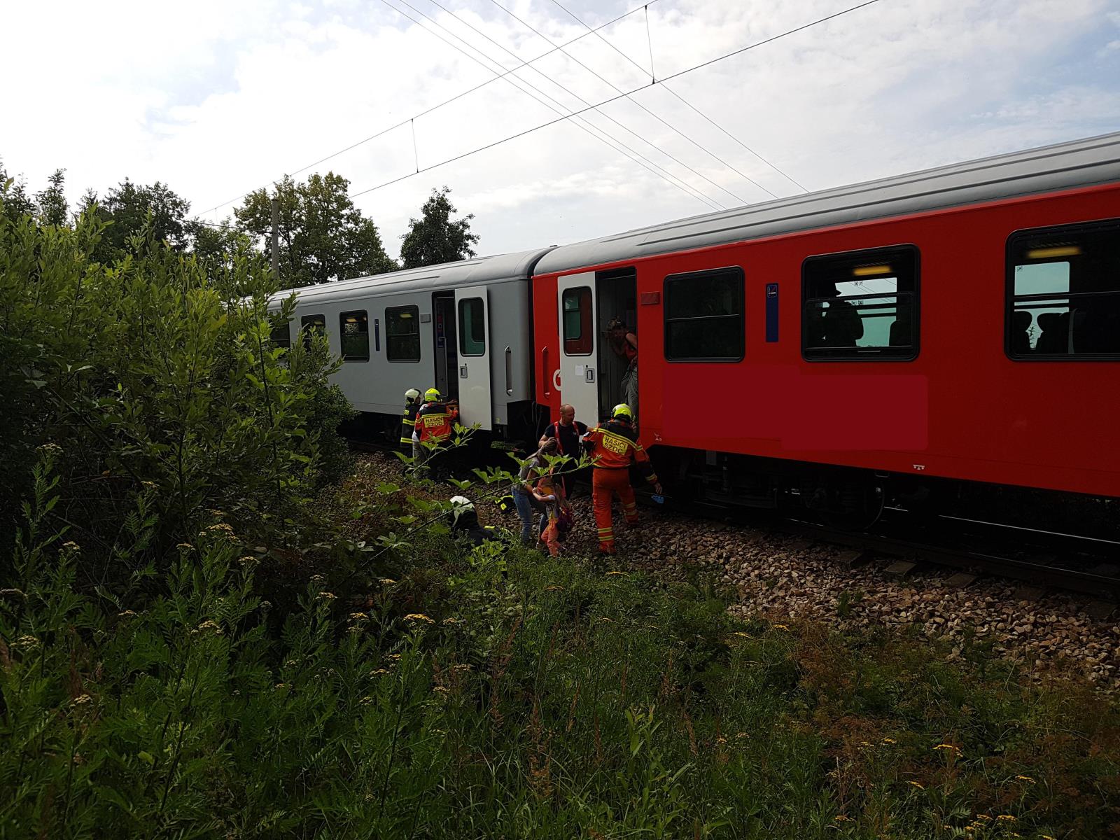 Dopravní nehoda dodávka a rychlík, Kamenný Újezd - 16. 7. 2018 (6).jpg