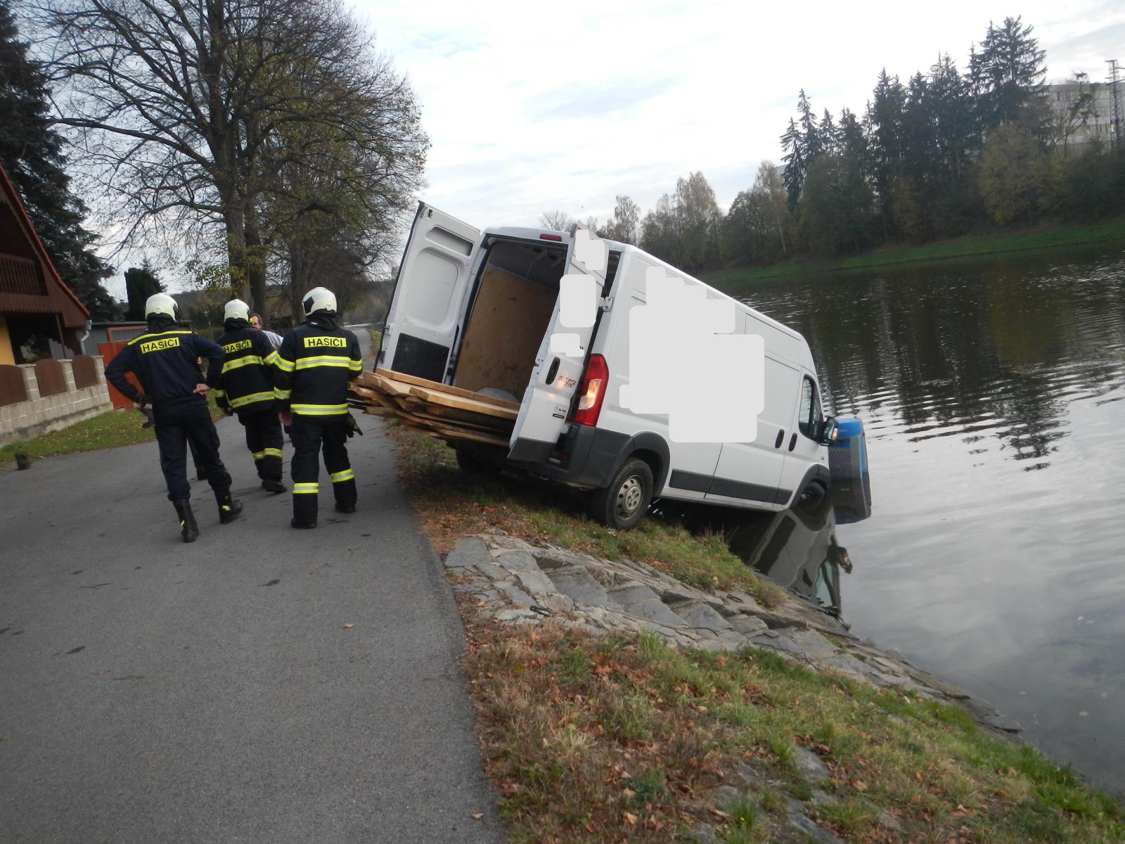 Dopravní nehoda dodávky, Týn nad Vltavou - 2. 11. 2017 (1).JPG