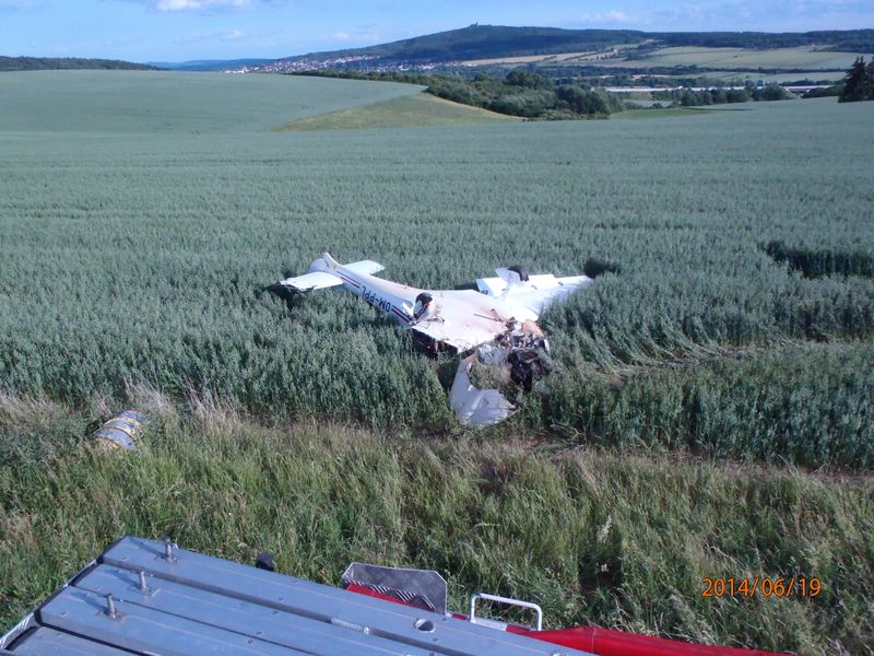 FOTO MU ČERVEN 2014/19.6.2014 pád letadla Letkov (1).JPG