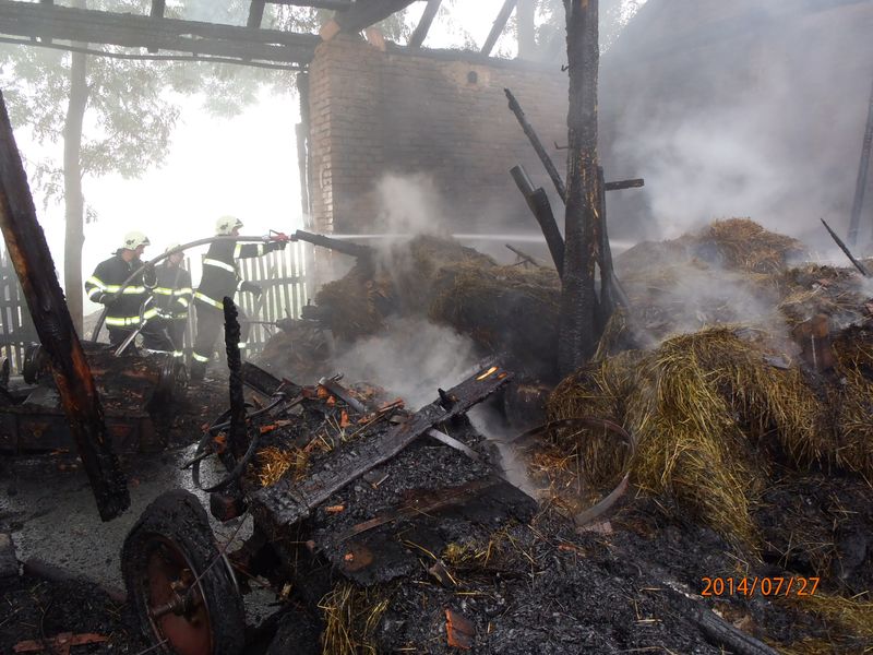 FOTO MU ČERVENEC 2014/27.7.2014 požár stodoly Letkov (3).JPG