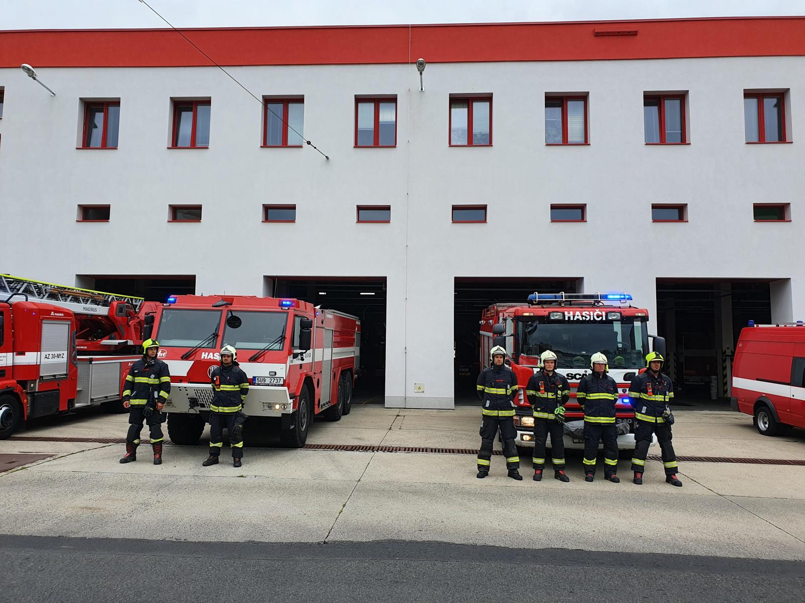 Hasiči z Ústeckého kraje uctili památku hasičů zemřelých při výbuchu plynu v Koryčanech_2 .jpg