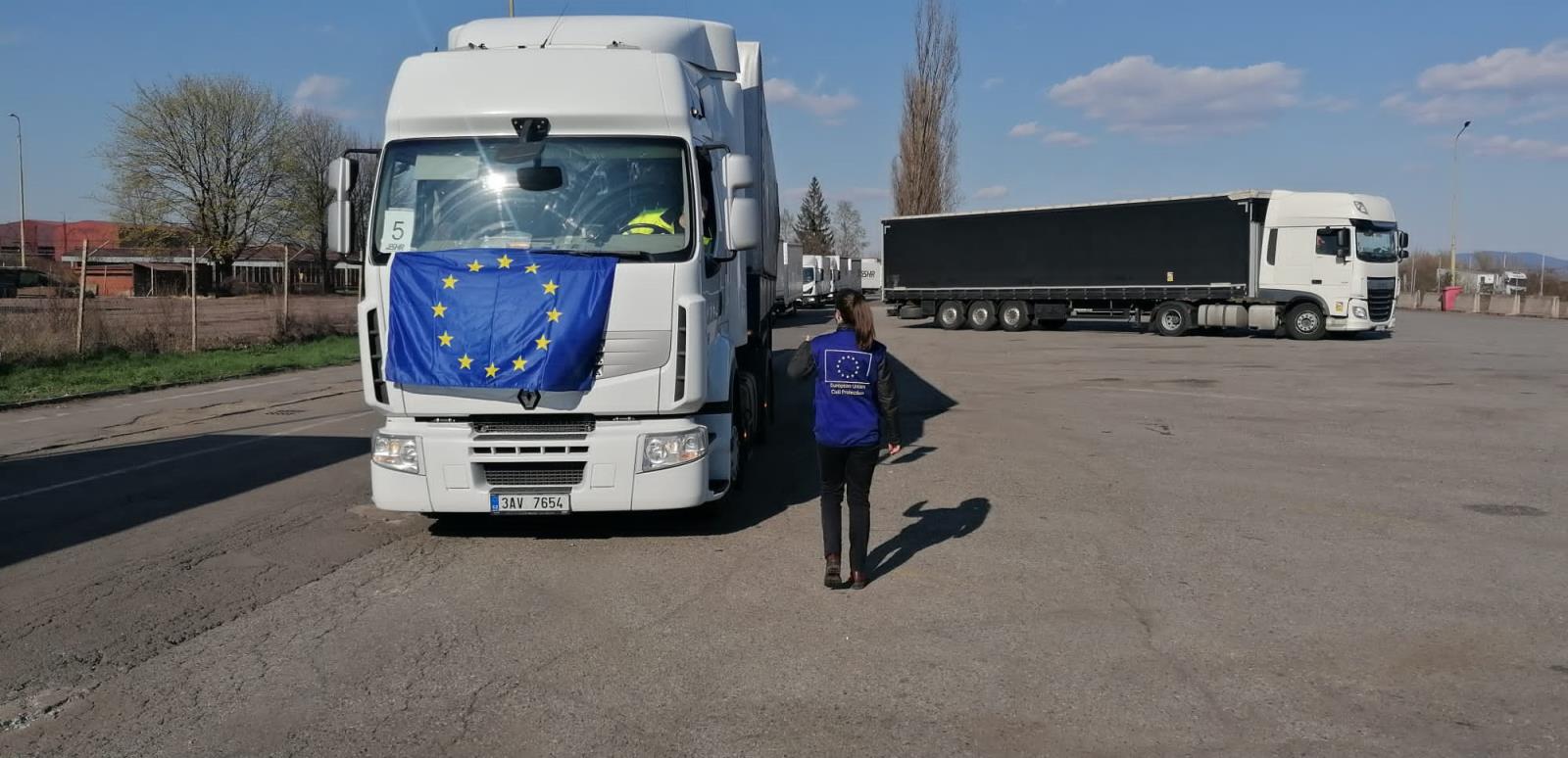 Naši styční důstojníci působící na slovensko-ukrajinských hranicích zajistili předání státní humanitární pomoci Ukrajině