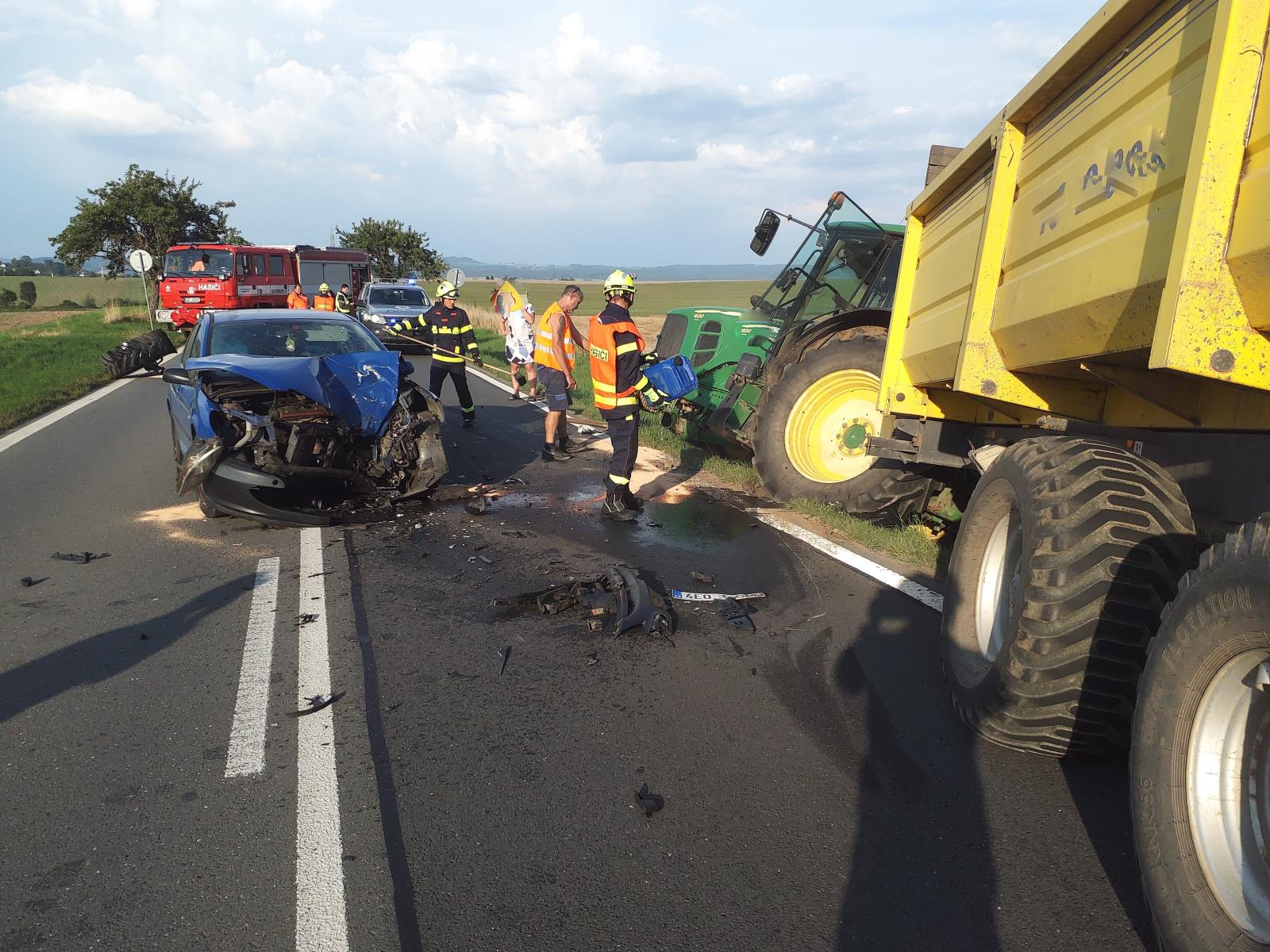 Nehoda traktor Rudoltice 1.jpg