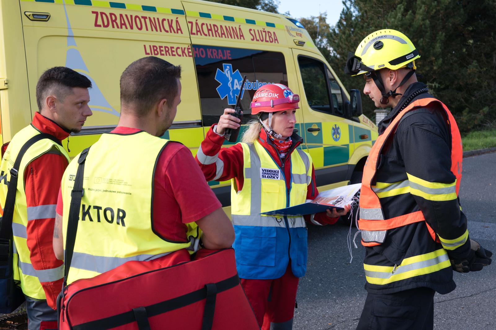 Příslušníci HZS při cvičení spolupracovali se zdravotníky