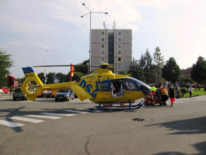 Chlapce transportoval z Přelouče do nemocnice vrtulník