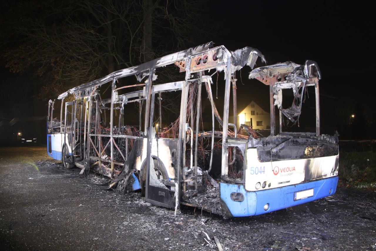 Požár autobusu Mikulášovice (1).jpg