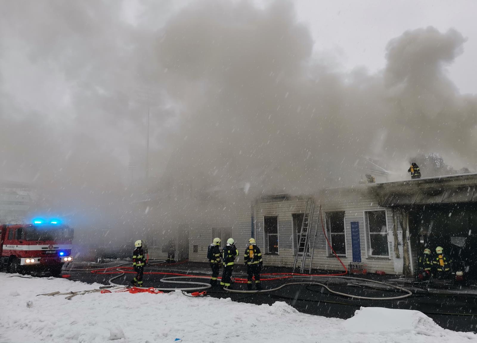 Požár autodílny Jablonec n. N.