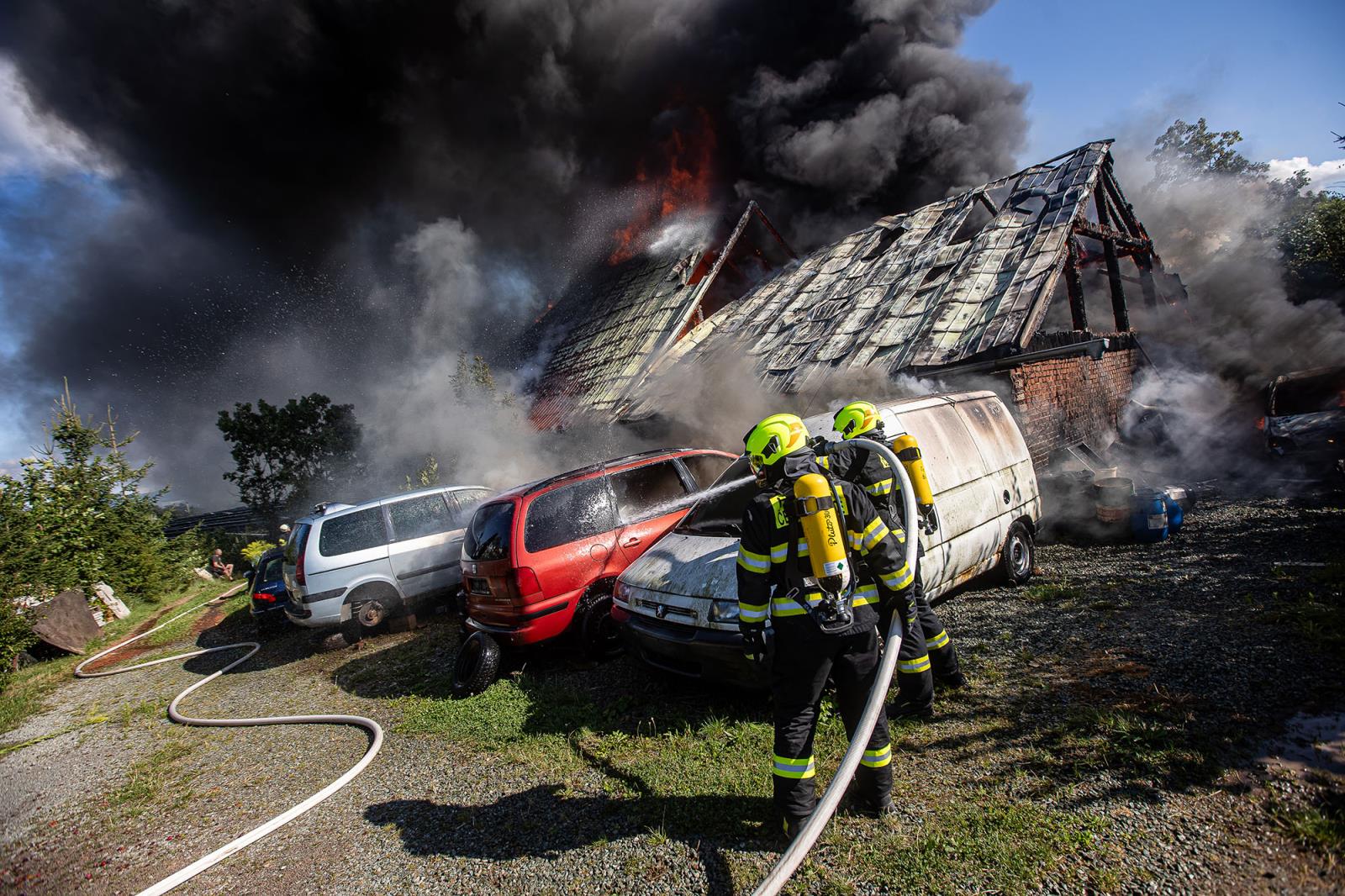 Požár RD ve Velkém Třebešově_Královéhradecký kraj (2).jpg