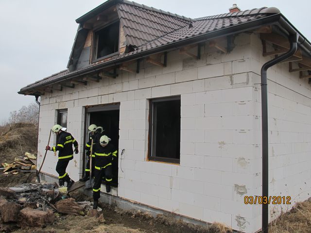 Požár RD ve výstavbě Plzeň Černice