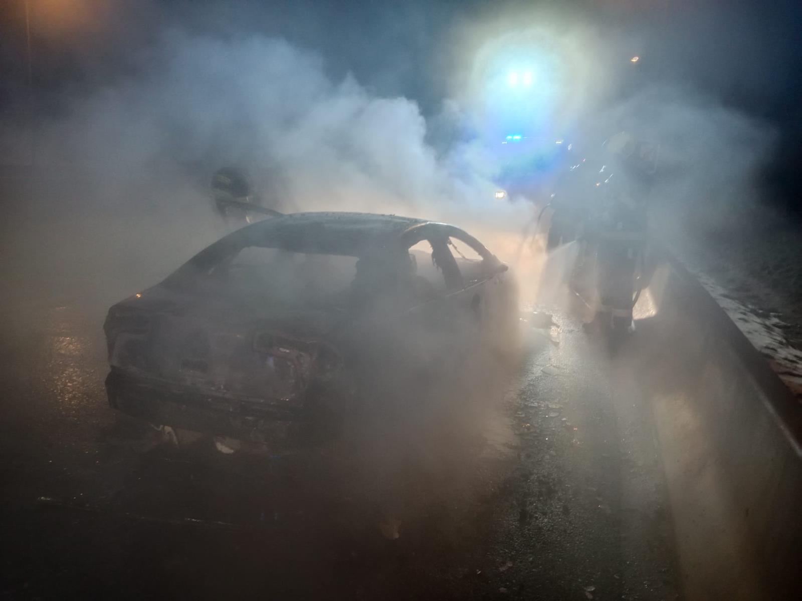 Požár auta Petrovice (3).jpg