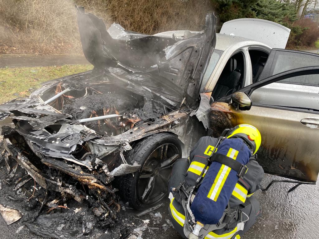Požár auta v Ústí nad Labem (3).jpg