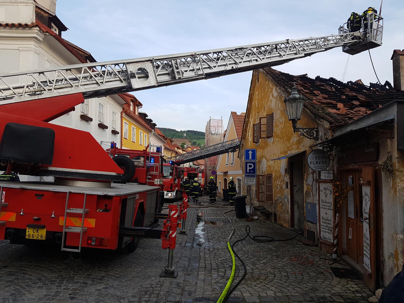 Požár domů, Český Krumlov - 2. 5. 2018 (3).jpg