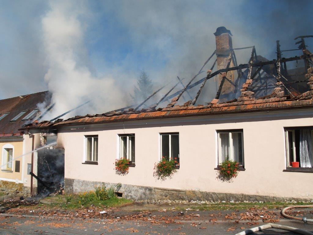 Požár domu, Kunžak - 2. 10. 2017 (5).jpg