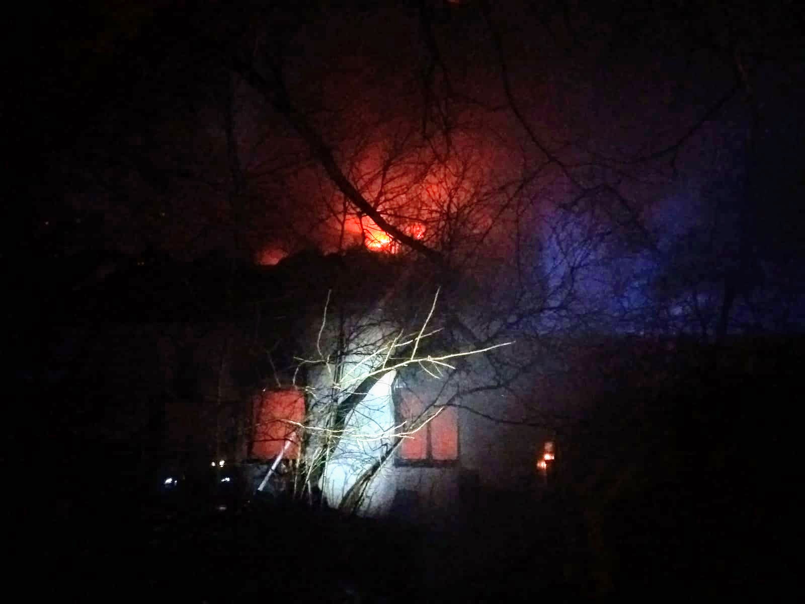 Požár domu, Plasná - 16. 2. 2022 (2).jpg