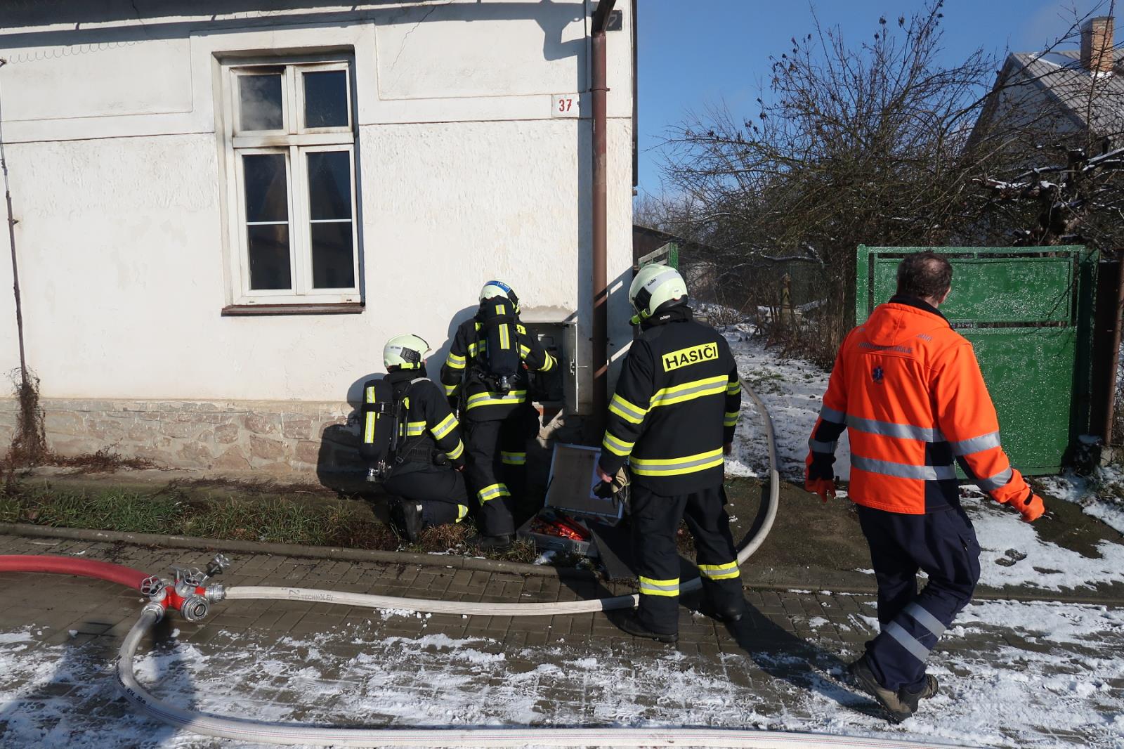 Požár domu, Zárybničná Lhota - 4. 2. 2019 (1).JPG