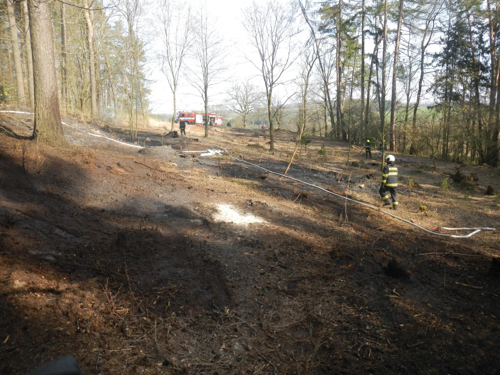 Požár hrabanky, Milevsko - 4. 4. 2019 (9).JPG