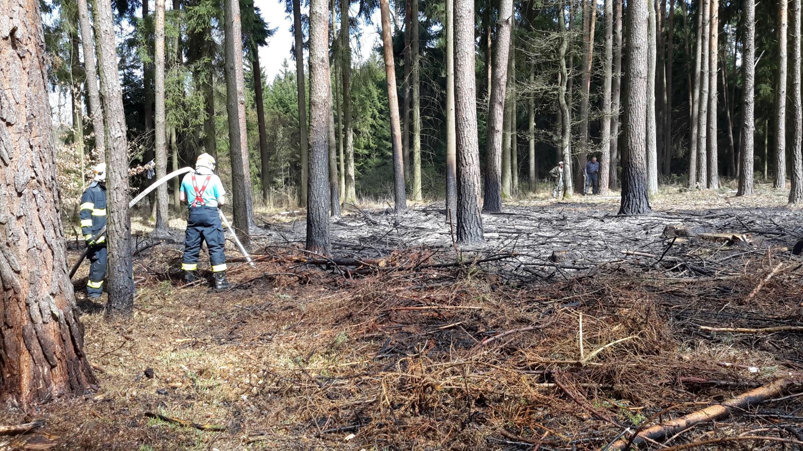 Požár hrabanky, Radětice - 4. 4. 2018 (1).jpg