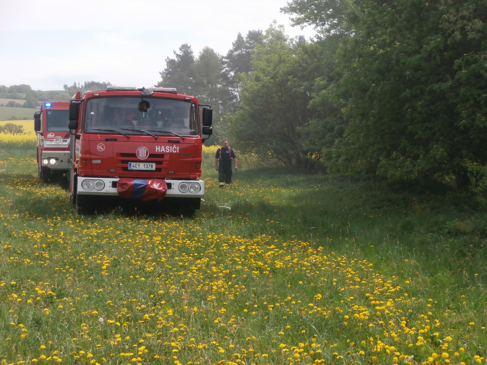 Požár lesa, Ratibořice - 1. 5. 2018 (2).JPG
