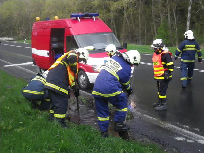 Požár nákladního auta Bořislav (3).jpg