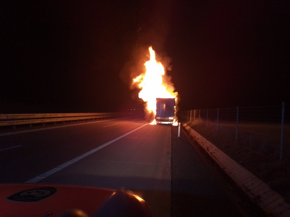 Požár návěsu kamionu dálnice D1