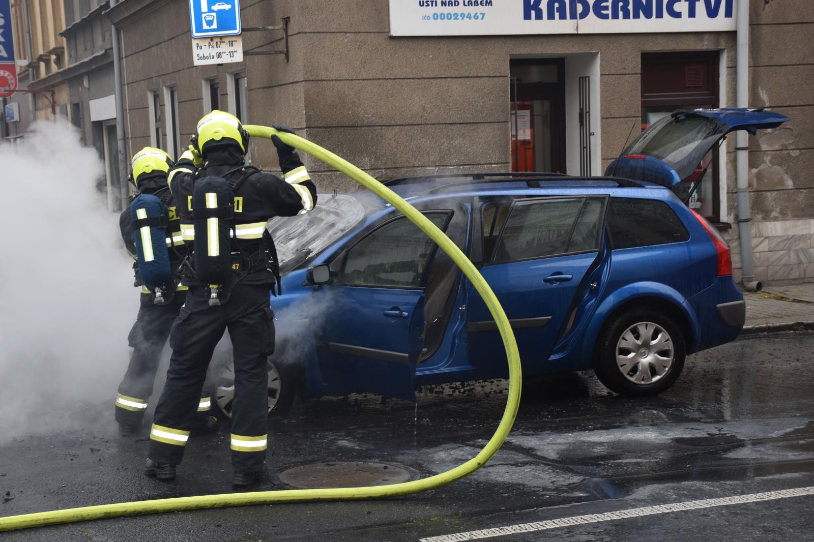 Požár osobního auta Ústí nad Labem (4).jpg