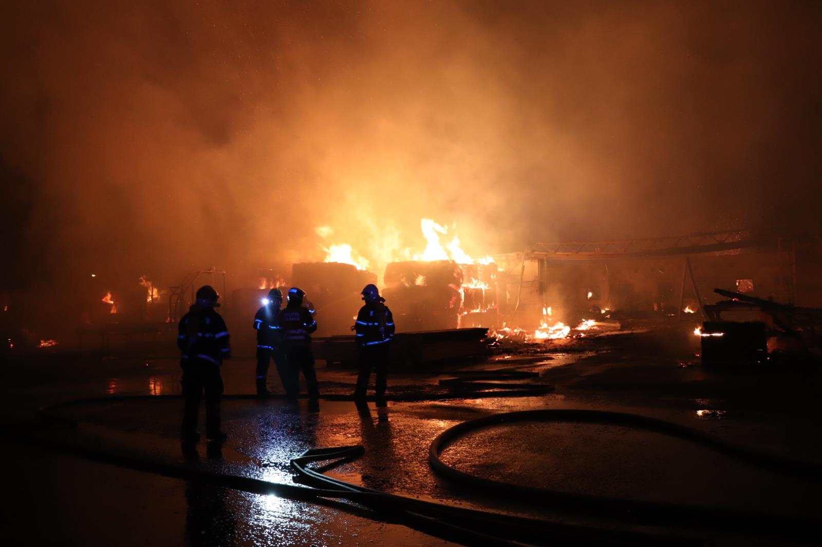 Požár pily, Mirkovice - 26. 4. 2019 (4).JPG