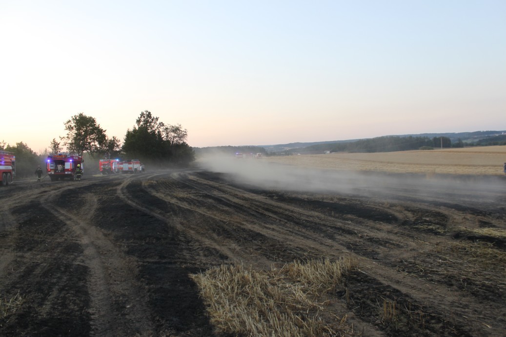 Požár pole, Kocelovice - 25. 7. 2019 (2).jpg