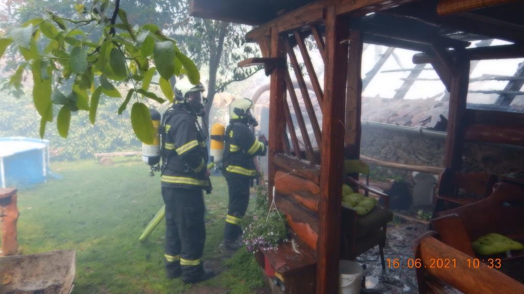 Požár rodinného domu, Vlachovo Březí - 16. 6. 2021 (3).JPG