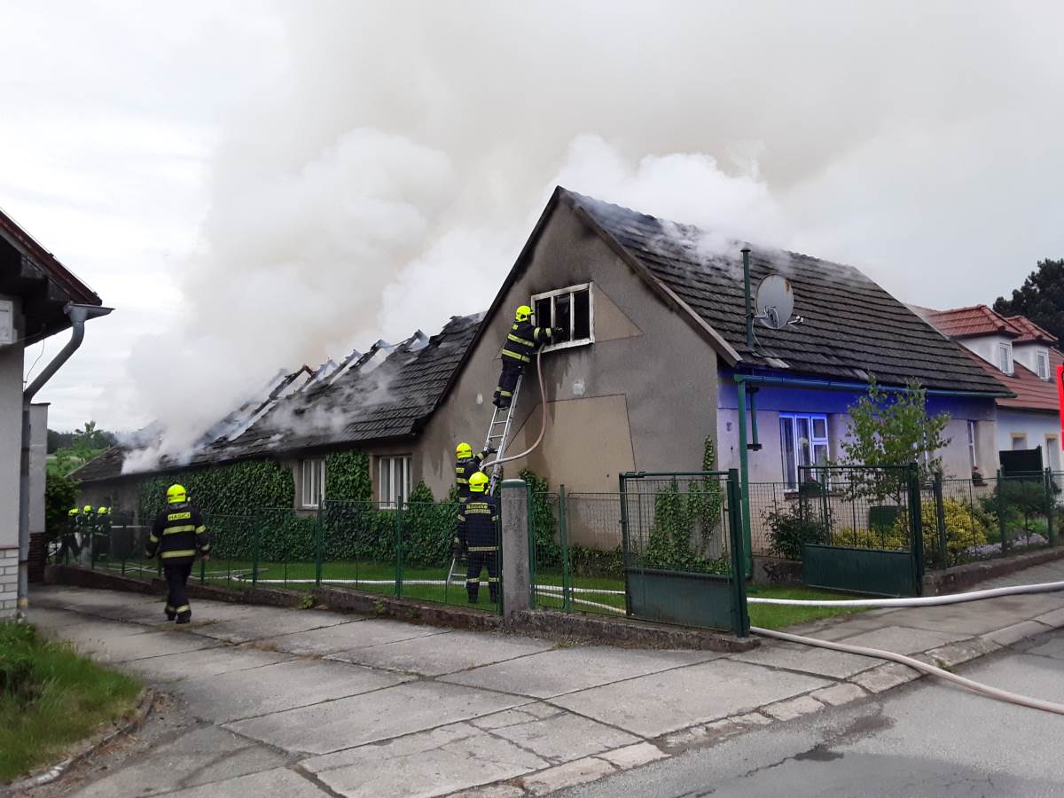 Požár rodinného domu v obci Veselá