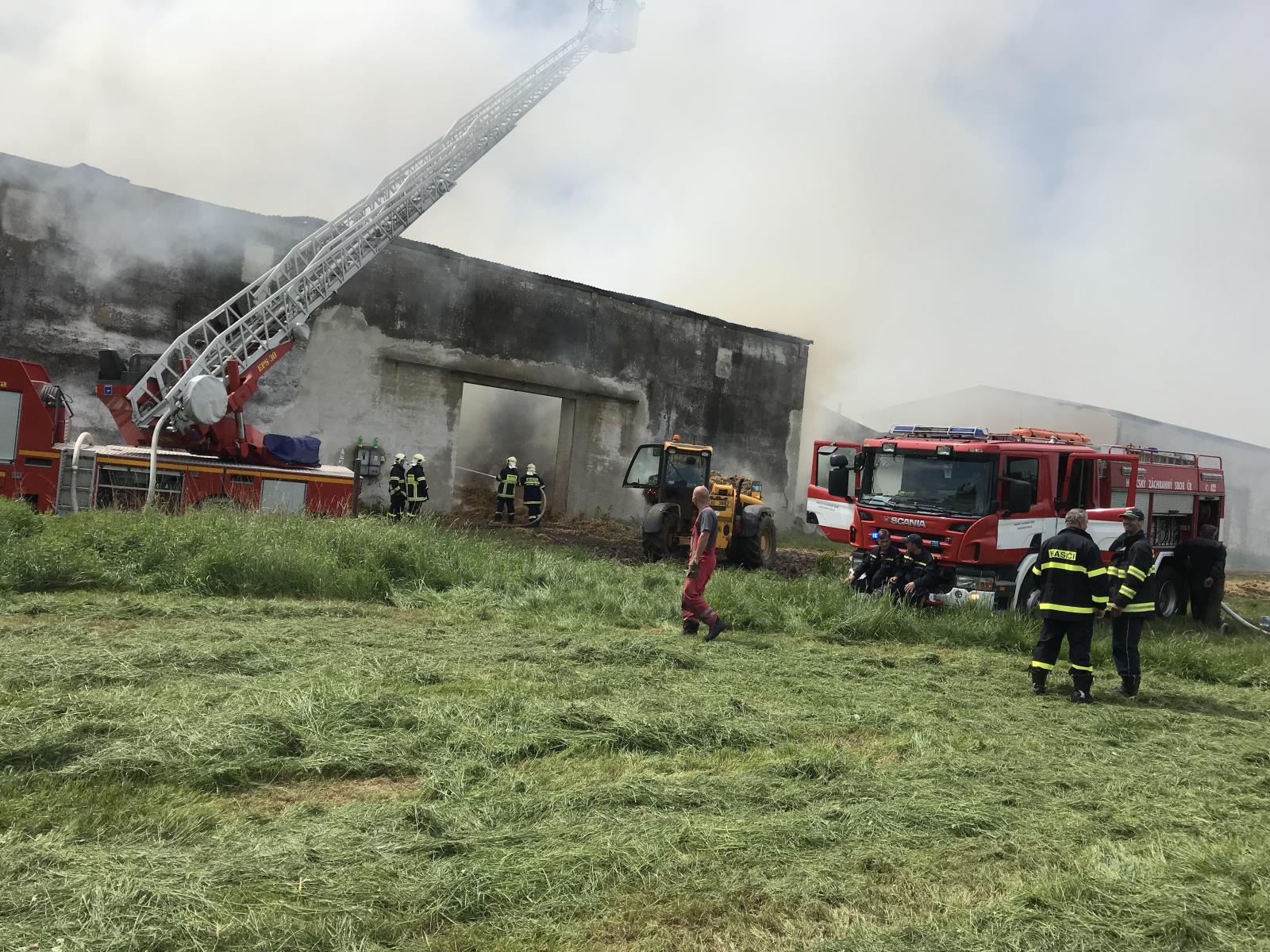 Požár skladu, Chřesťovice - 20. 5. 2018 (1).jpg