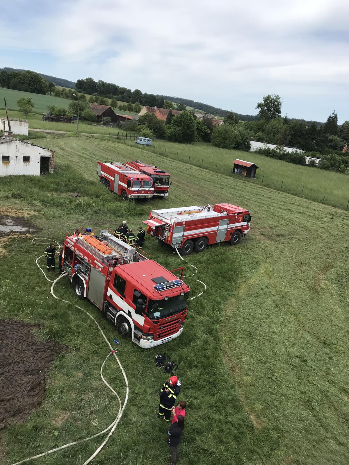 Požár skladu, Chřesťovice - 20. 5. 2018 (4).jpg
