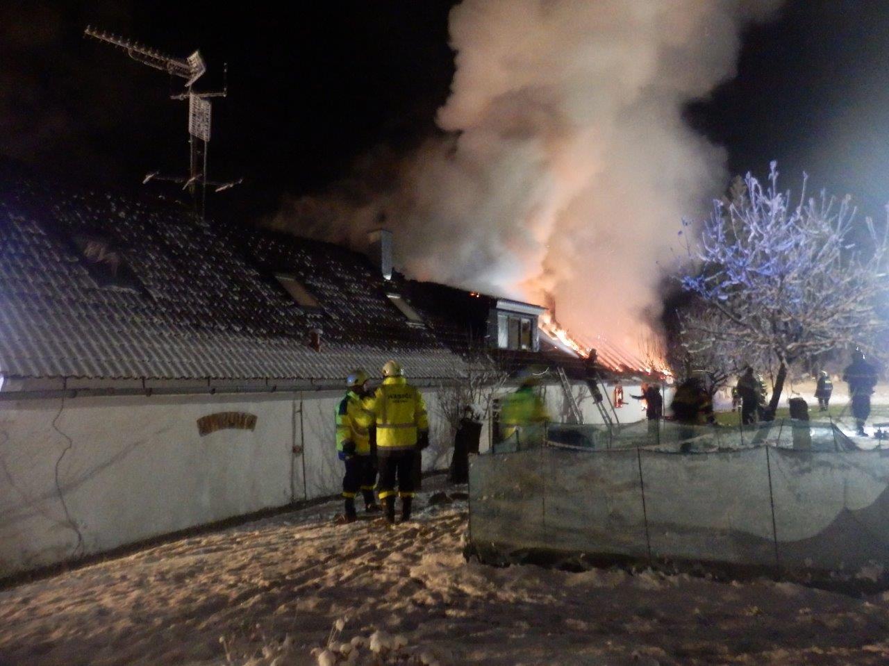 Požár stodoly, Horní Radouň - 23. 12. 2016 (1).jpg