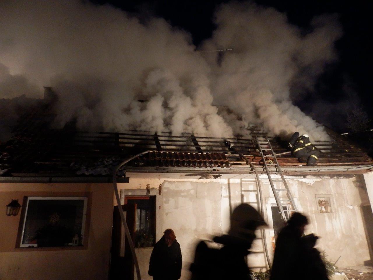Požár stodoly, Horní Radouň - 23. 12. 2016 (4).jpg