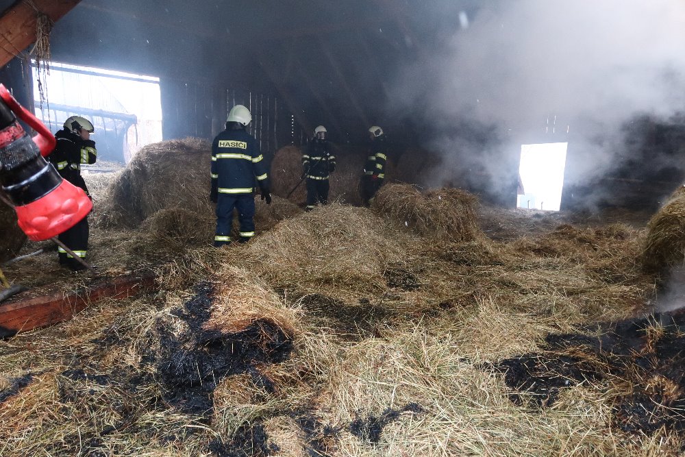Požár stodoly, Nadějkov - 14. 1. 2017 (3).JPG