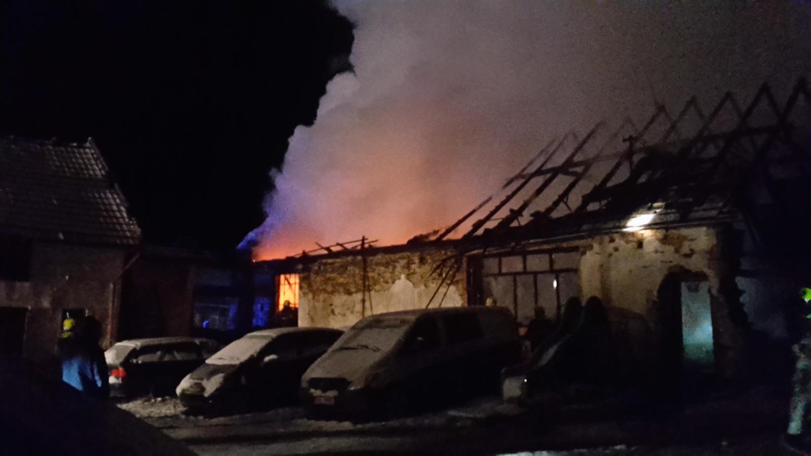 Požár stodoly, Nítovice - 1. 1. 2017 (5).jpg