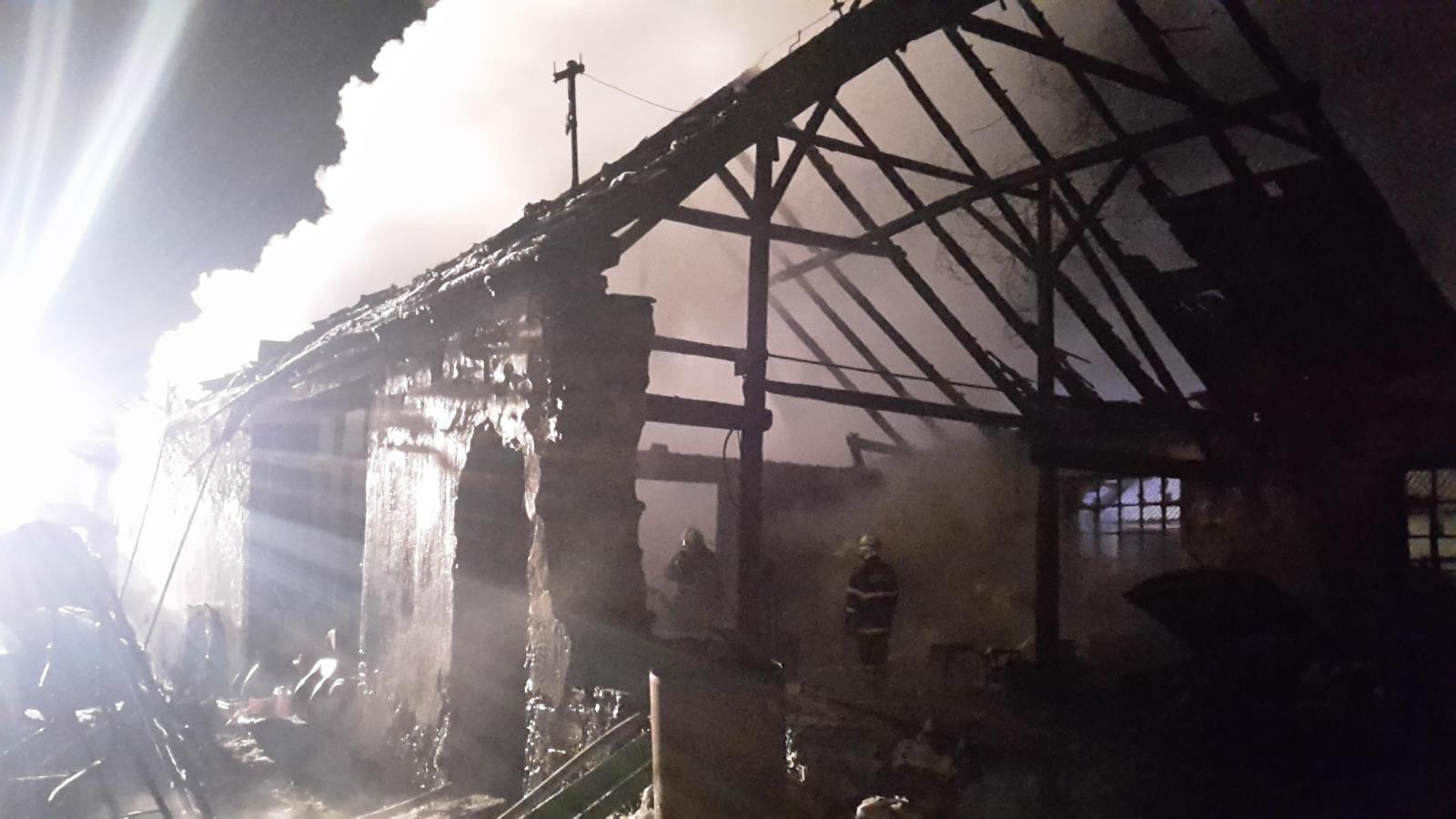 Požár stodoly, Nítovice - 1. 1. 2017 (7).jpg