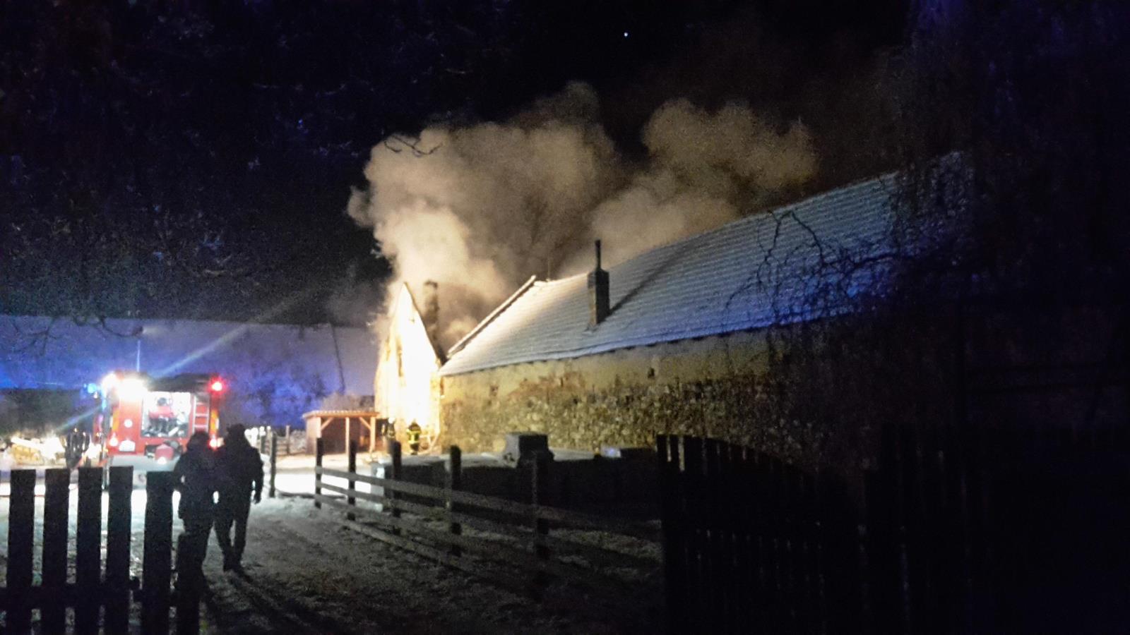 Požár stodoly, Nítovice - 1. 1. 2017 (9).jpg