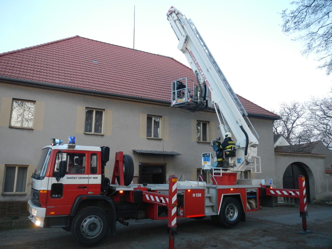 Požár střechy, Hodušín - 31. 3. 2017 (2).JPG