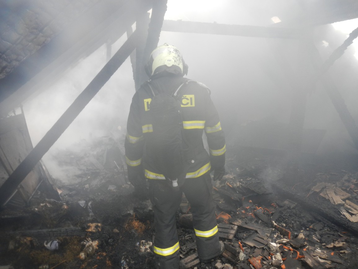 Požár střechy, Podboří - 12. 4. 2017 (13).JPG