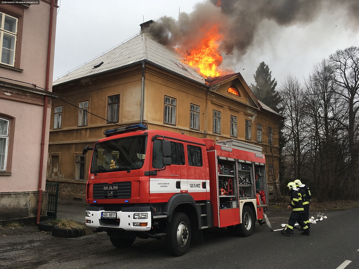 Požár střechy Varnsdorf.jpg