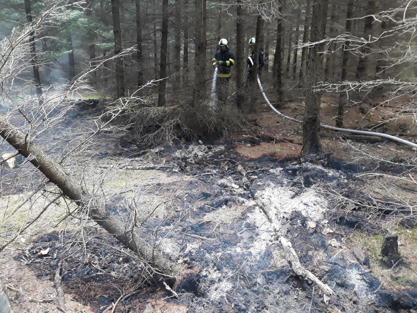 Požár stromů, Hlinice - 21. 10. 2018 (1).jpg