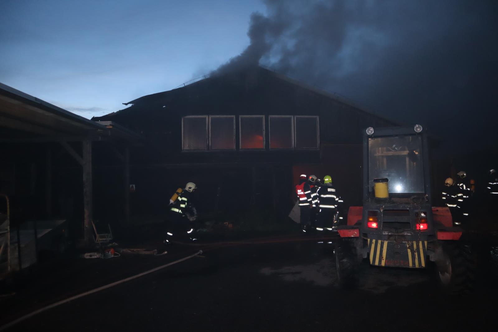 Požár truhlárny, Podolí - 21. 10. 2021 (17).JPG