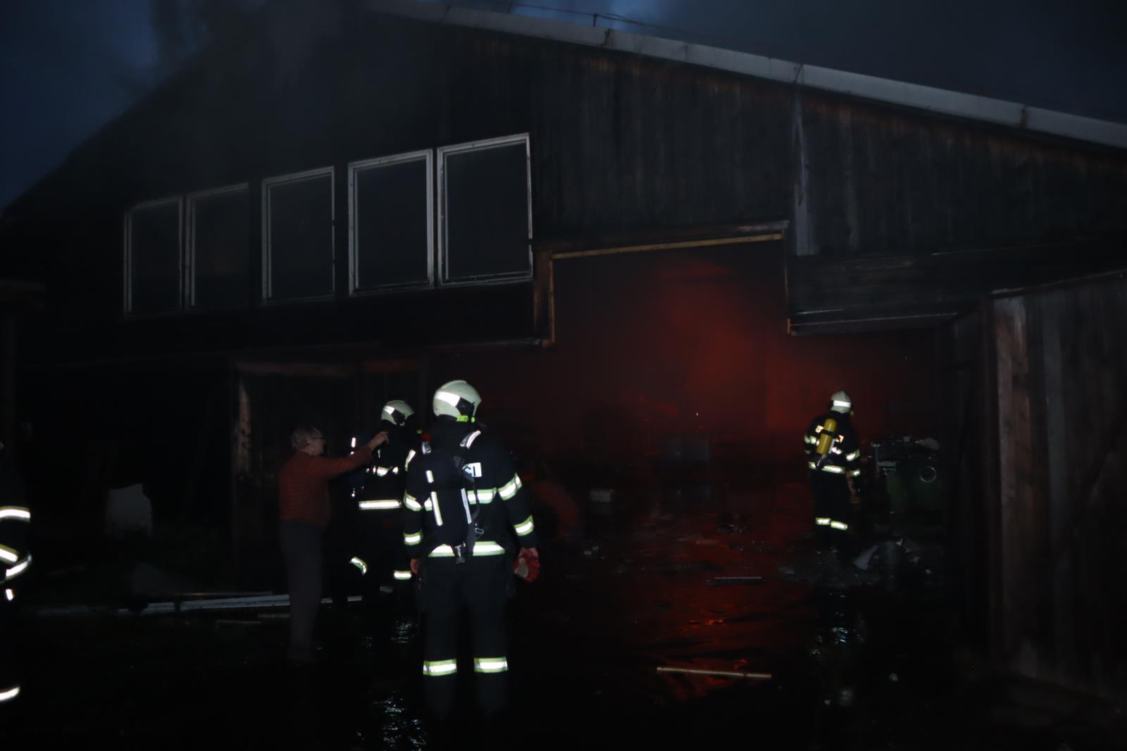 Požár truhlárny, Podolí - 21. 10. 2021 (18).JPG