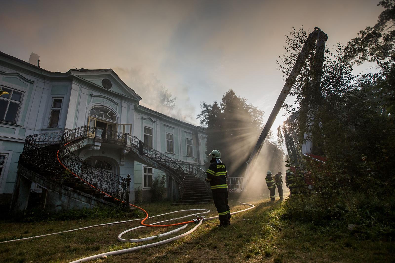 Požár zámku H. Maršov, srpen 2018 (1).jpg