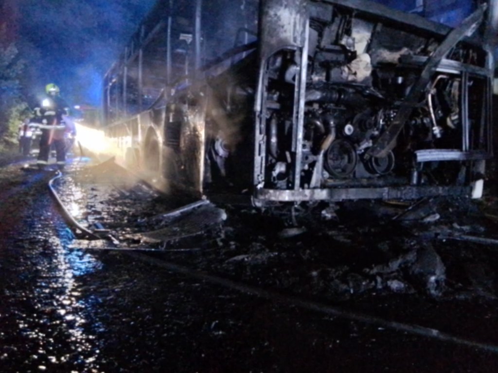 Požár zaparkovaného autobusu Děčín (4).jpeg