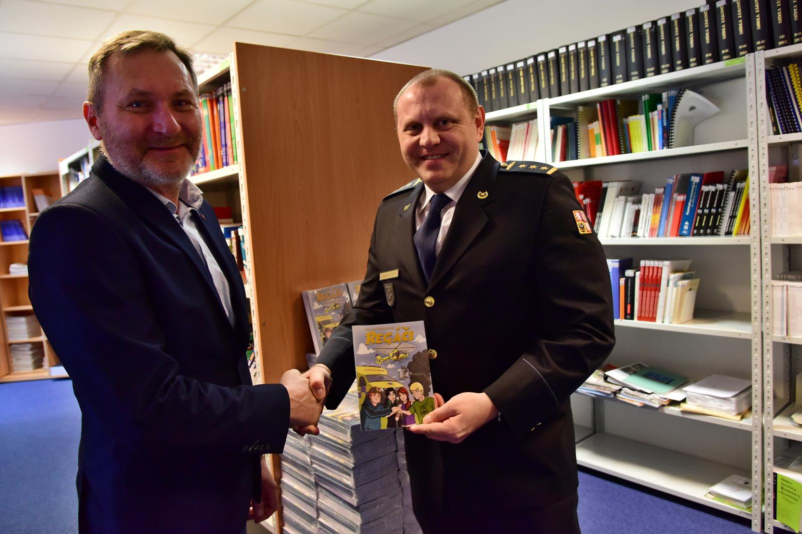 REGI Base I. darovala dětem hasičů 4 tisíce knih v hodnotě půl milionu korun DSC_0686.JPG